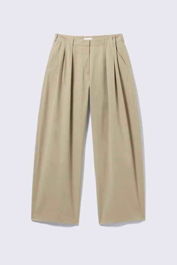 Pantalones de tiro bajo y pierna ancha con pliegues – Beige Pantalones de tiro bajo y pierna ancha con pliegues – Beige
