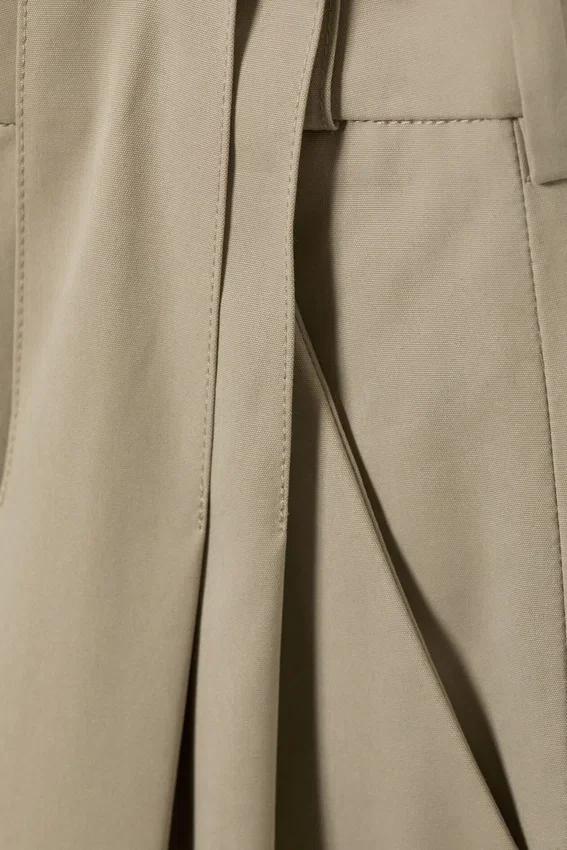 Pantalones de tiro bajo y pierna ancha con pliegues – Beige Pantalones de tiro bajo y pierna ancha con pliegues – Beige