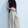 Pantalones de tiro bajo y pierna ancha con pliegues – Gris claro Pantalones de tiro bajo y pierna ancha con pliegues – Gris claro