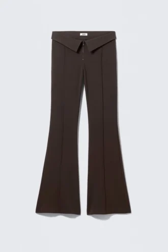 Pantalones de traje acampanados de talle bajo – Marrón oscuro