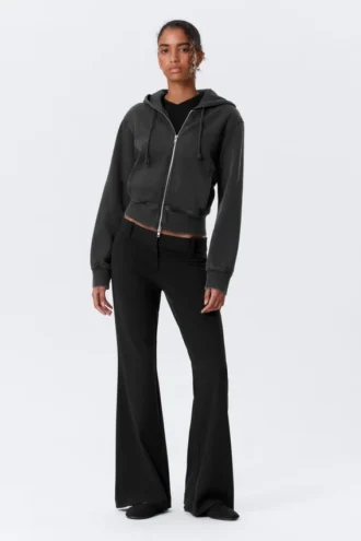 Pantalones de traje acampanados de talle bajo – Negro