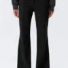Pantalones de traje acampanados de talle bajo – Negro Pantalones de traje acampanados de talle bajo – Negro