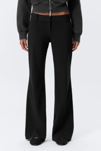 Pantalones de traje acampanados de talle bajo – Negro