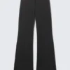 Pantalones de traje acampanados de talle bajo – Negro Pantalones de traje acampanados de talle bajo – Negro