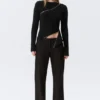 Pantalones de traje acampanados de talle bajo – Rayas diplomáticas negras Pantalones de traje acampanados de talle bajo – Rayas diplomáticas negras