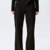 Pantalones de traje acampanados de talle bajo – Rayas diplomáticas negras Pantalones de traje acampanados de talle bajo – Rayas diplomáticas negras
