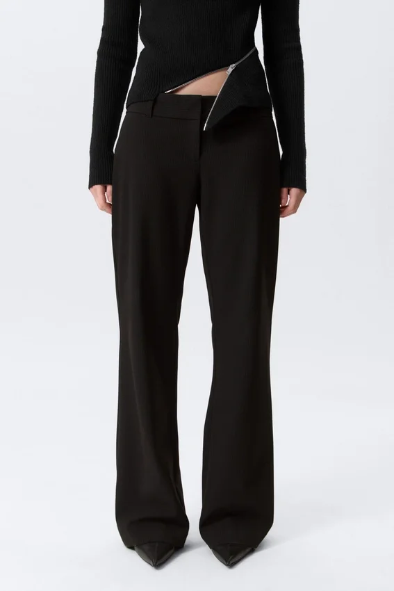 Pantalones de traje acampanados de talle bajo – Rayas diplomáticas negras Pantalones de traje acampanados de talle bajo – Rayas diplomáticas negras