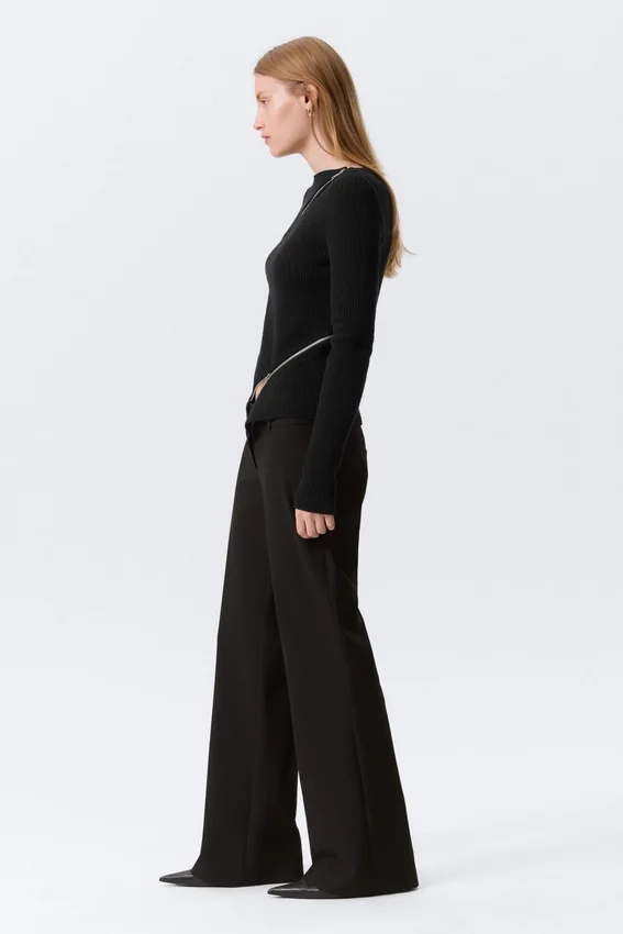 Pantalones de traje acampanados de talle bajo – Rayas diplomáticas negras Pantalones de traje acampanados de talle bajo – Rayas diplomáticas negras