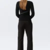 Pantalones de traje acampanados de talle bajo – Rayas diplomáticas negras Pantalones de traje acampanados de talle bajo – Rayas diplomáticas negras
