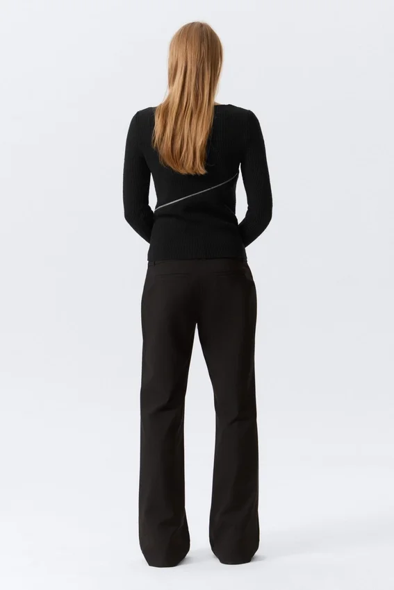 Pantalones de traje acampanados de talle bajo – Rayas diplomáticas negras Pantalones de traje acampanados de talle bajo – Rayas diplomáticas negras