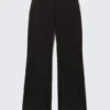Pantalones de traje acampanados de talle bajo – Rayas diplomáticas negras Pantalones de traje acampanados de talle bajo – Rayas diplomáticas negras