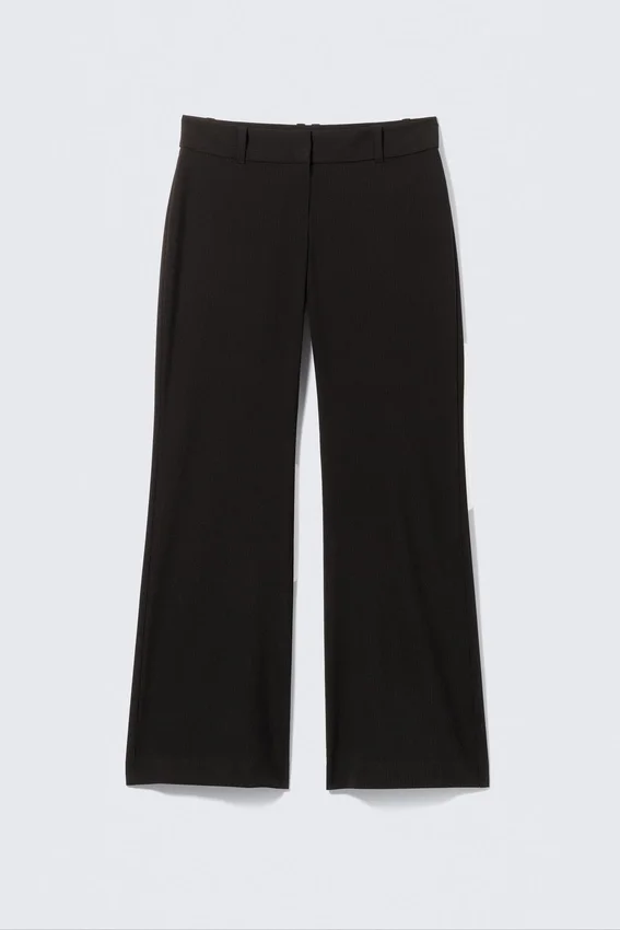 Pantalones de traje acampanados de talle bajo – Rayas diplomáticas negras Pantalones de traje acampanados de talle bajo – Rayas diplomáticas negras