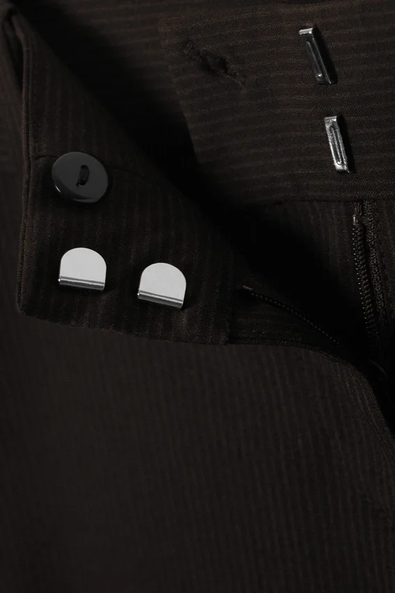 Pantalones de traje acampanados de talle bajo – Rayas diplomáticas negras Pantalones de traje acampanados de talle bajo – Rayas diplomáticas negras