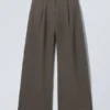 Pantalones de traje anchos de cintura baja – Dark Mole Pantalones de traje anchos de cintura baja – Dark Mole