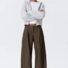 Pantalones de traje anchos de cintura baja – Dark Mole – Rayas finas Pantalones de traje anchos de cintura baja – Dark Mole – Rayas finas