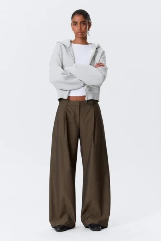 Pantalones de traje anchos de cintura baja – Dark Mole – Rayas finas