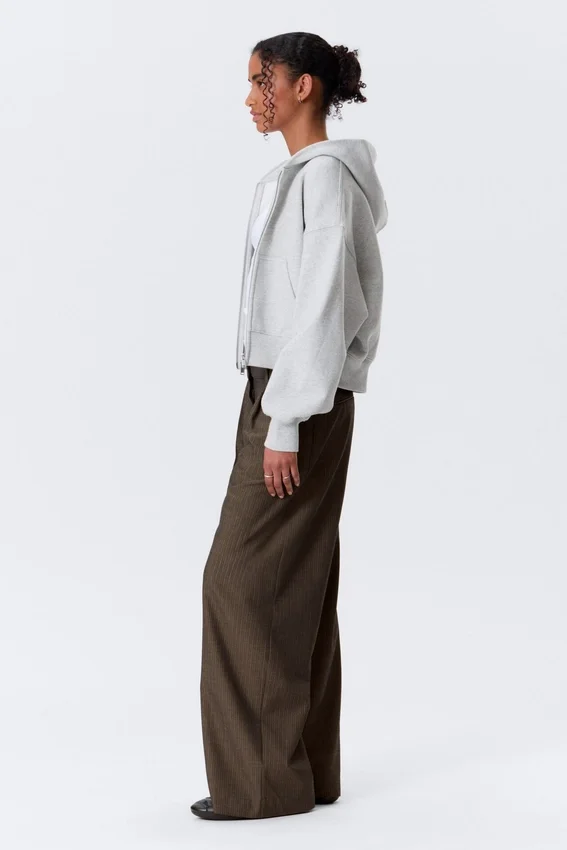 Pantalones de traje anchos de cintura baja – Dark Mole – Rayas finas Pantalones de traje anchos de cintura baja – Dark Mole – Rayas finas