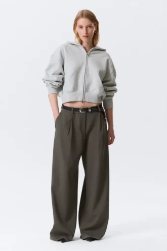 Pantalones de traje anchos de cintura baja – Gris oscuro