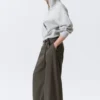 Pantalones de traje anchos de cintura baja – Gris oscuro Pantalones de traje anchos de cintura baja – Gris oscuro