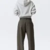Pantalones de traje anchos de cintura baja – Gris oscuro Pantalones de traje anchos de cintura baja – Gris oscuro