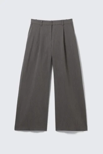 Pantalones de traje anchos de cintura baja – Rayas gris oscuro