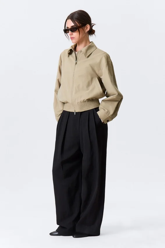 Pantalones de traje asimétricos de corte ancho – Negro Pantalones de traje asimétricos de corte ancho – Negro