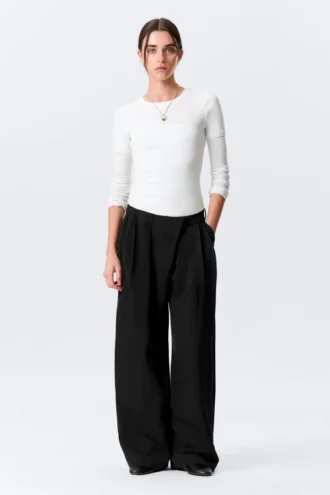 Pantalones de traje asimétricos de corte ancho – Negro Pantalones de traje asimétricos de corte ancho – Negro