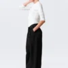 Pantalones de traje asimétricos de corte ancho – Negro Pantalones de traje asimétricos de corte ancho – Negro