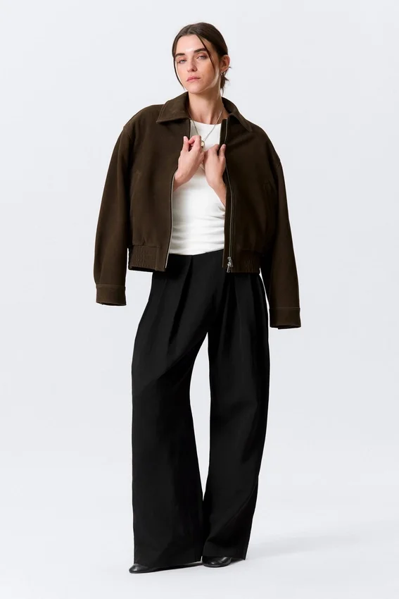 Pantalones de traje asimétricos de corte ancho – Negro Pantalones de traje asimétricos de corte ancho – Negro