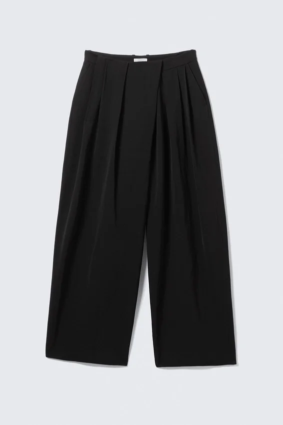 Pantalones de traje asimétricos de corte ancho – Negro Pantalones de traje asimétricos de corte ancho – Negro