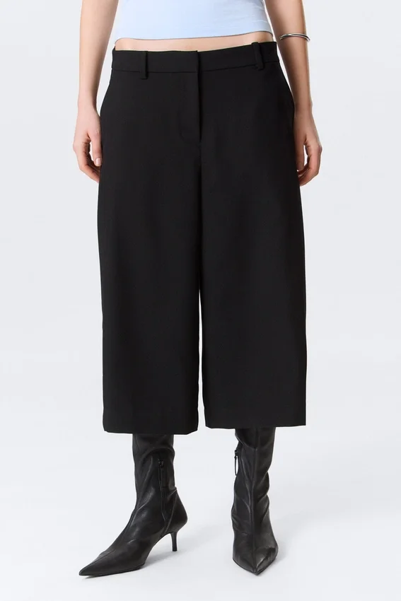 Pantalones de traje Capri de Hanne H – Negro Pantalones de traje Capri de Hanne H – Negro