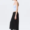 Pantalones de traje Capri de Hanne H – Negro Pantalones de traje Capri de Hanne H – Negro