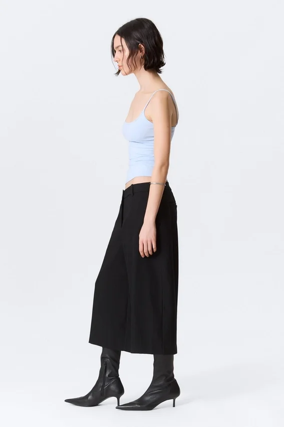 Pantalones de traje Capri de Hanne H – Negro Pantalones de traje Capri de Hanne H – Negro