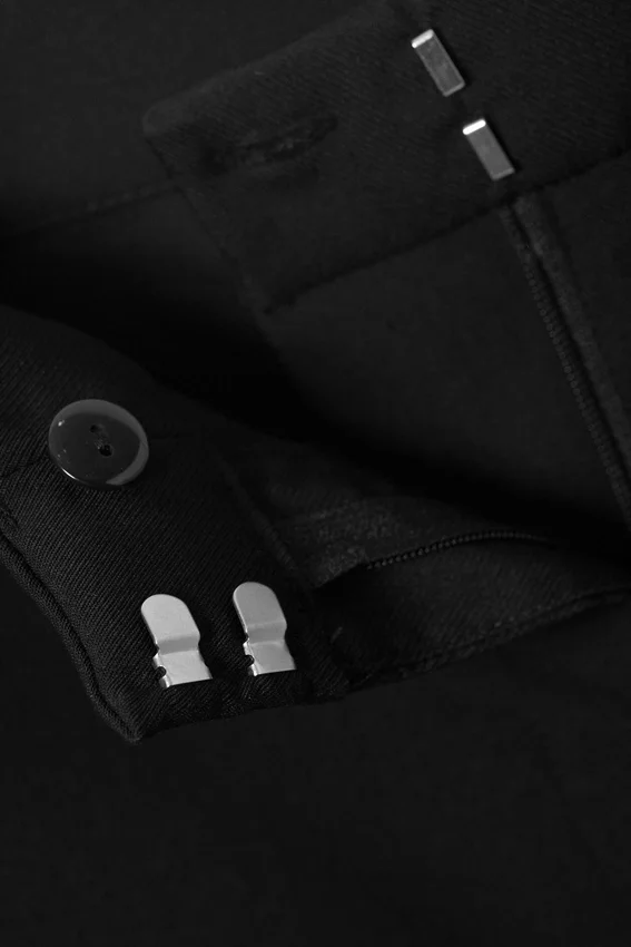 Pantalones de traje Capri de Hanne H – Negro Pantalones de traje Capri de Hanne H – Negro