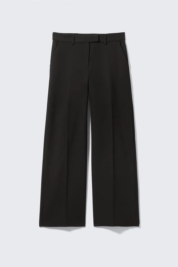 Pantalones de traje con pliegues y cintura baja – Negro Pantalones de traje con pliegues y cintura baja – Negro