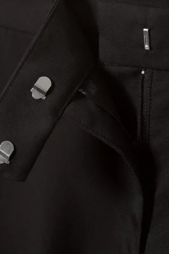 Pantalones de traje con pliegues y cintura baja – Negro