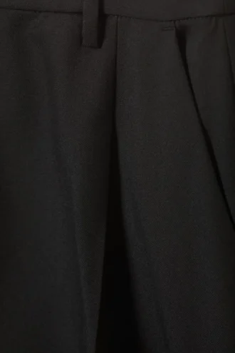 Pantalones de traje de cintura alta y pierna ancha con pliegues – Negro