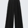Pantalones de traje de cintura alta y pierna ancha con pliegues – Negro Pantalones de traje de cintura alta y pierna ancha con pliegues – Negro
