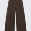 Pantalones de traje de corte acampanado bajo – Rayas marrón oscuro Pantalones de traje de corte acampanado bajo – Rayas marrón oscuro
