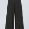 Pantalones de traje de corte acampanado bajo – Rayas negras Pantalones de traje de corte acampanado bajo – Rayas negras