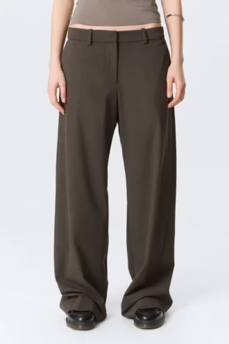 Pantalones de traje de corte holgado y cintura baja – Gris oscuro