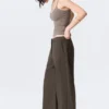 Pantalones de traje de corte holgado y cintura baja – Gris oscuro Pantalones de traje de corte holgado y cintura baja – Gris oscuro