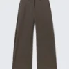 Pantalones de traje de corte holgado y cintura baja – Gris oscuro Pantalones de traje de corte holgado y cintura baja – Gris oscuro