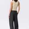 Pantalones de traje de corte holgado y cintura baja – Gris oscuro a rayas Pantalones de traje de corte holgado y cintura baja – Gris oscuro a rayas