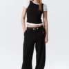 Pantalones de traje de corte holgado y cintura baja – Negro Pantalones de traje de corte holgado y cintura baja – Negro