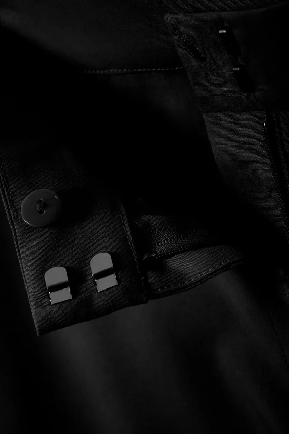 Pantalones de traje de corte holgado y cintura baja – Negro Pantalones de traje de corte holgado y cintura baja – Negro