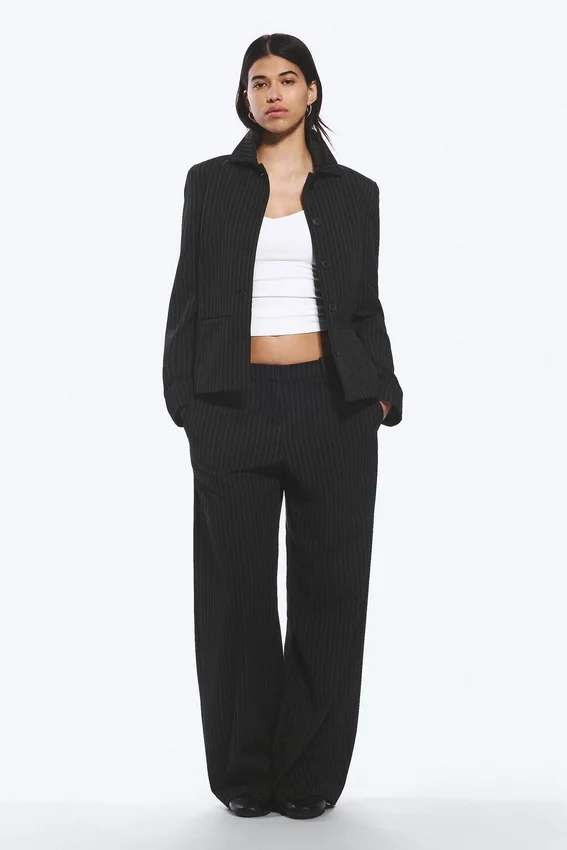 Pantalones de traje de corte holgado y cintura baja – Negro a rayas Pantalones de traje de corte holgado y cintura baja – Negro a rayas