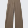 Pantalones de traje de corte holgado y cintura baja – Rayas oscuras Pantalones de traje de corte holgado y cintura baja – Rayas oscuras