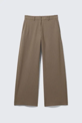 Pantalones de traje de corte holgado y cintura baja – Rayas oscuras Pantalones de traje de corte holgado y cintura baja – Rayas oscuras