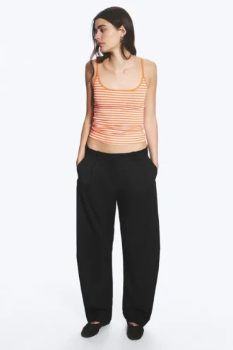 Pantalones de traje de corte holgado y pernera Barrel – Negro